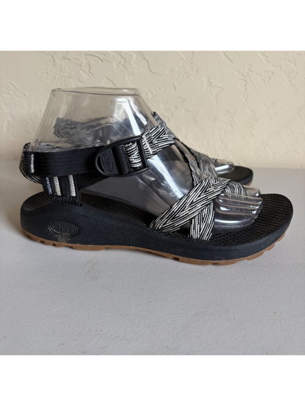 Chaco Z/2 Classic Black White Women's US 8 Black White Hiking Sandals Adjustable